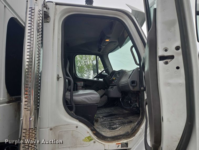 image for item EG8220 2012 Freightliner Business Class M2 refuse truck