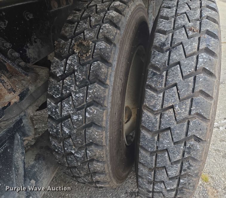 image for item EG8220 2012 Freightliner Business Class M2 refuse truck