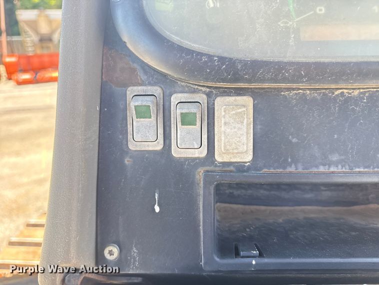 image for item EG8223 2006 Case 850K Series II dozer