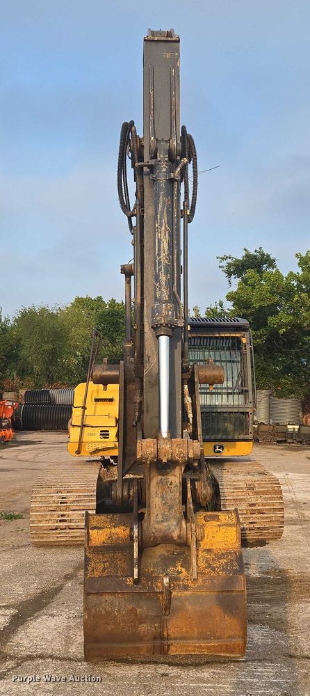 image for item EG8224 2009 John Deere 200D LC excavator