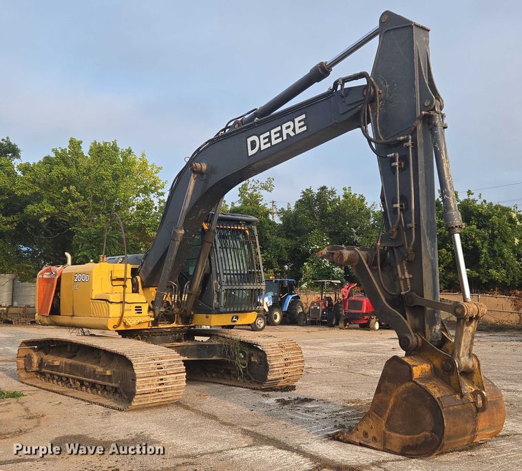image for item EG8224 2009 John Deere 200D LC excavator