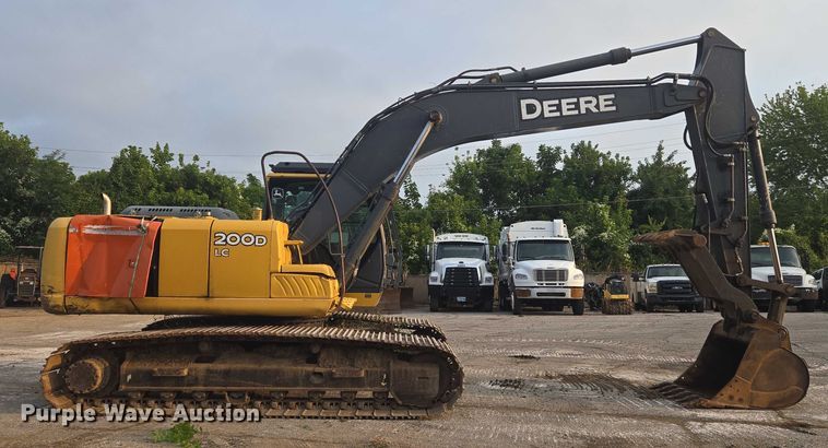image for item EG8224 2009 John Deere 200D LC excavator