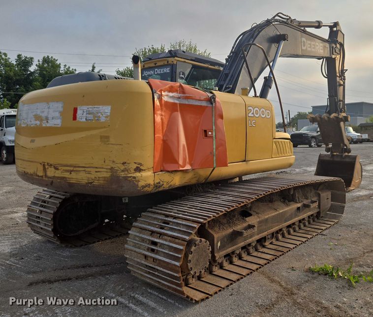 image for item EG8224 2009 John Deere 200D LC excavator