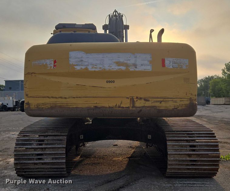 image for item EG8224 2009 John Deere 200D LC excavator