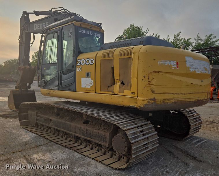 image for item EG8224 2009 John Deere 200D LC excavator
