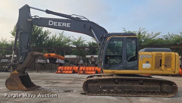 image for item EG8224 2009 John Deere 200D LC excavator