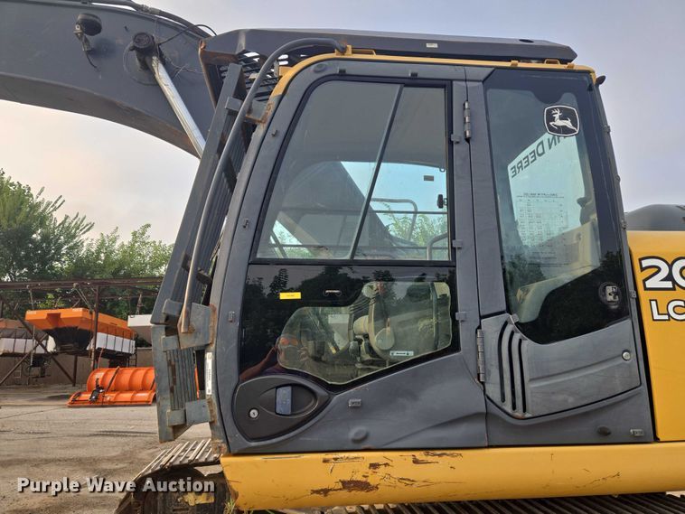 image for item EG8224 2009 John Deere 200D LC excavator