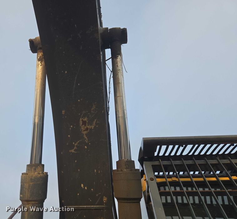 image for item EG8224 2009 John Deere 200D LC excavator