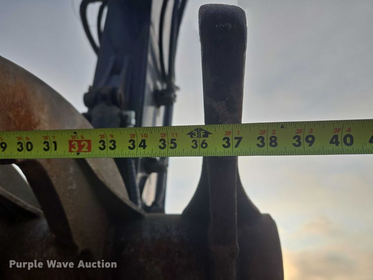 image for item EG8224 2009 John Deere 200D LC excavator