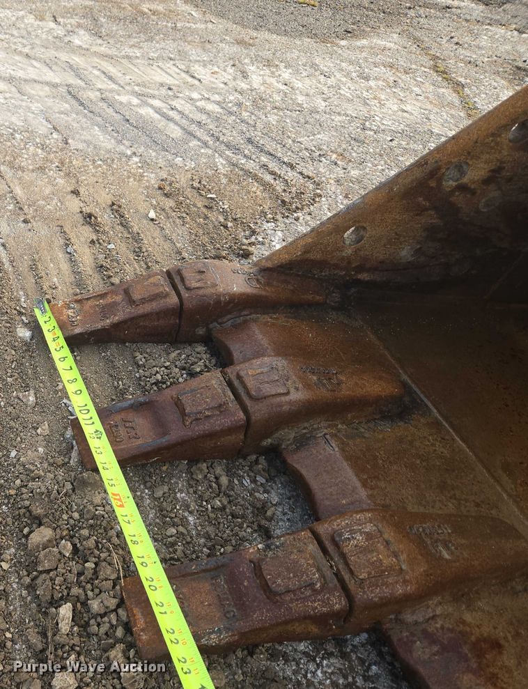 image for item EG8224 2009 John Deere 200D LC excavator