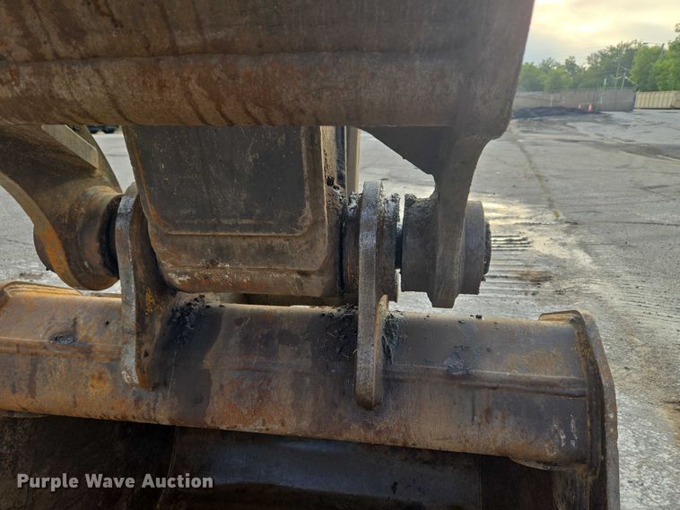 image for item EG8224 2009 John Deere 200D LC excavator