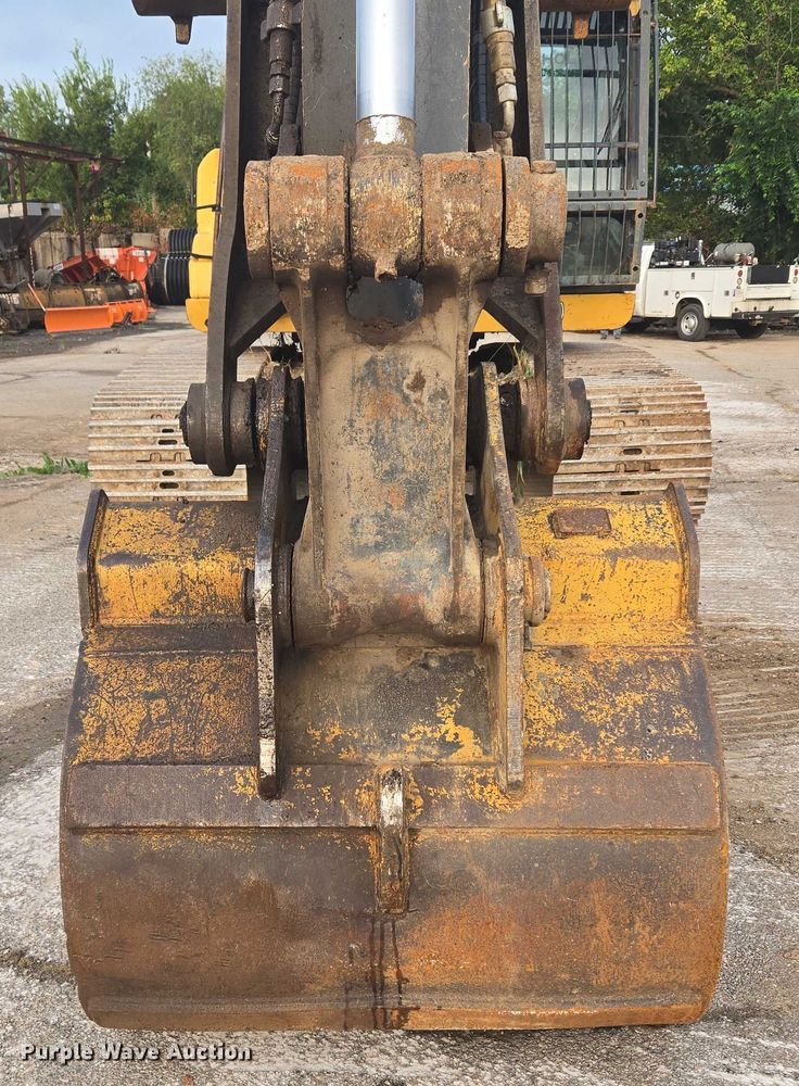 image for item EG8224 2009 John Deere 200D LC excavator