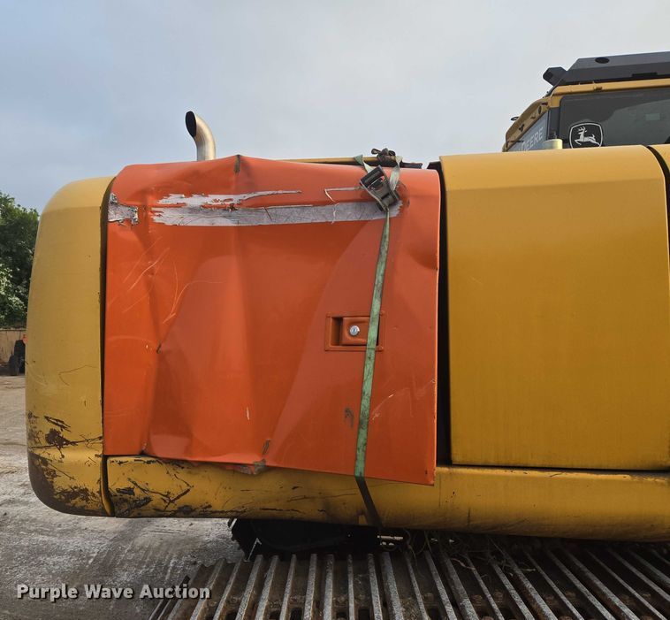 image for item EG8224 2009 John Deere 200D LC excavator