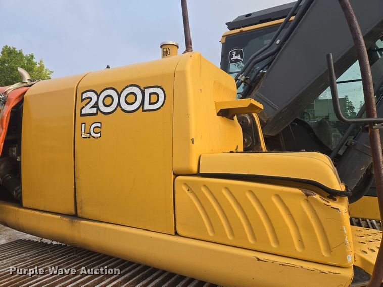 image for item EG8224 2009 John Deere 200D LC excavator