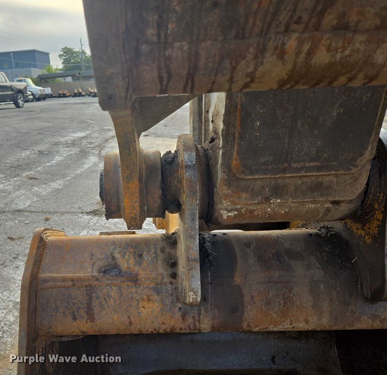 image for item EG8224 2009 John Deere 200D LC excavator