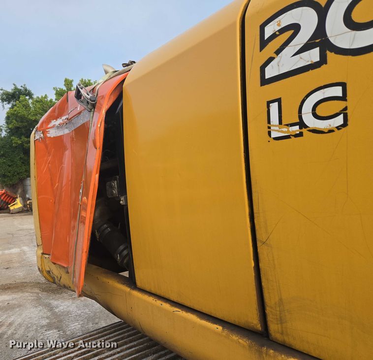 image for item EG8224 2009 John Deere 200D LC excavator