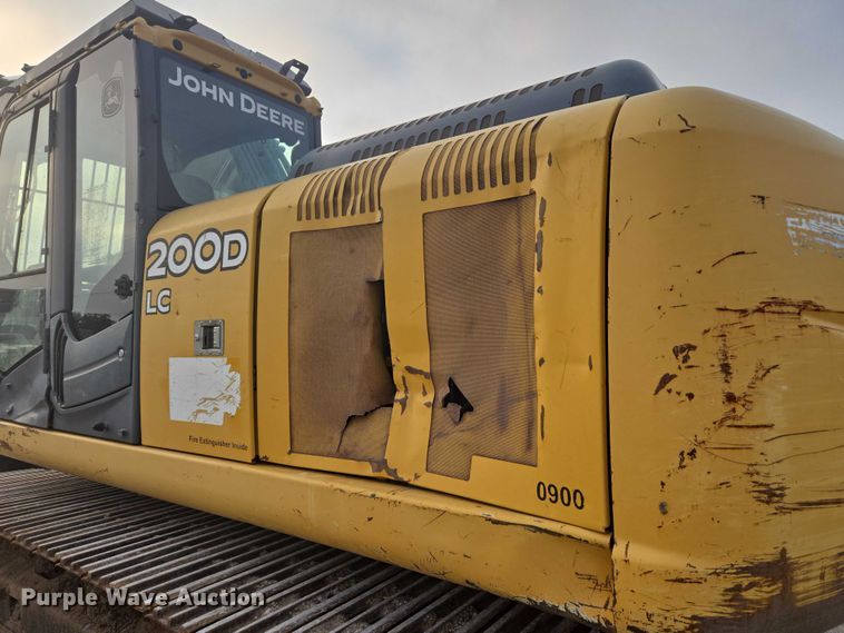 image for item EG8224 2009 John Deere 200D LC excavator