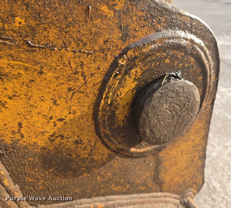 image for item EG8224 2009 John Deere 200D LC excavator