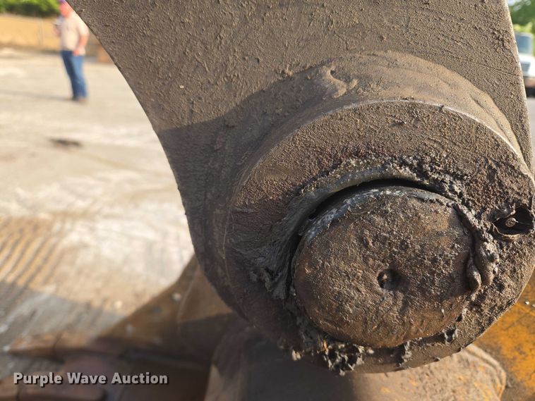 image for item EG8224 2009 John Deere 200D LC excavator