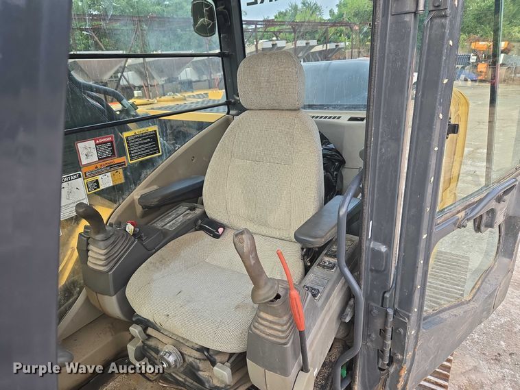 image for item EG8224 2009 John Deere 200D LC excavator