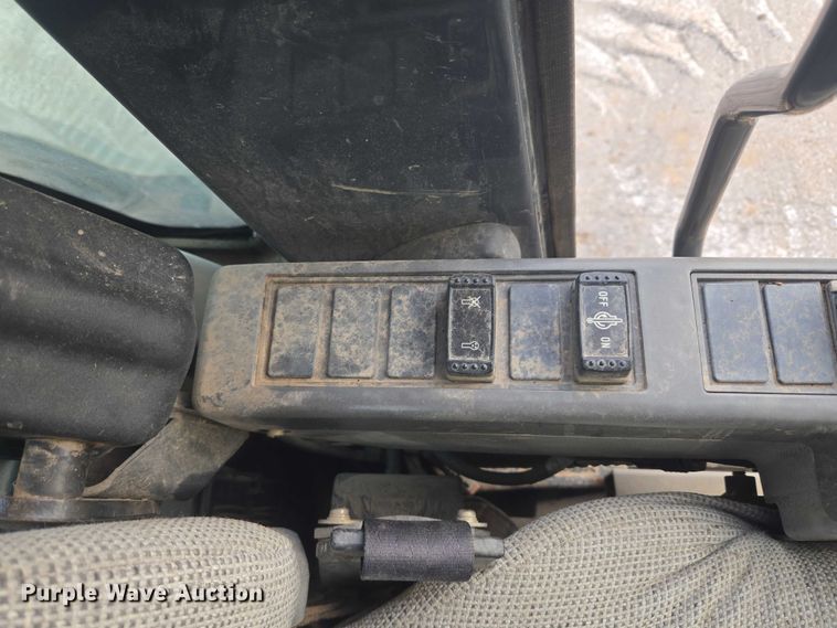 image for item EG8224 2009 John Deere 200D LC excavator