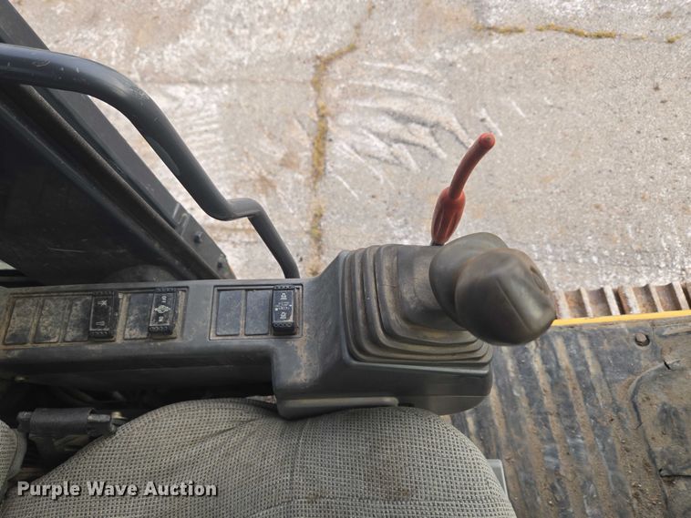 image for item EG8224 2009 John Deere 200D LC excavator