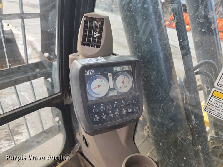 image for item EG8224 2009 John Deere 200D LC excavator