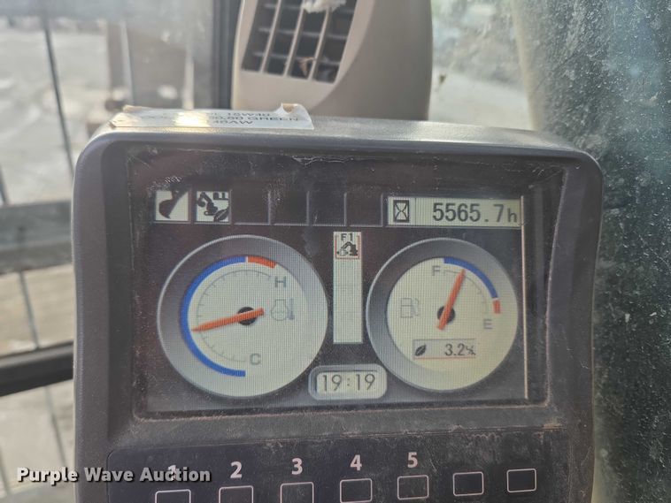 image for item EG8224 2009 John Deere 200D LC excavator