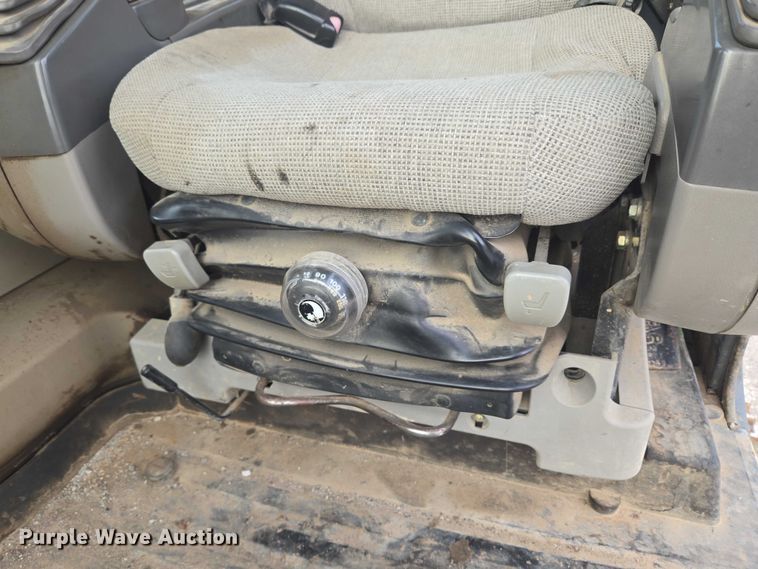 image for item EG8224 2009 John Deere 200D LC excavator