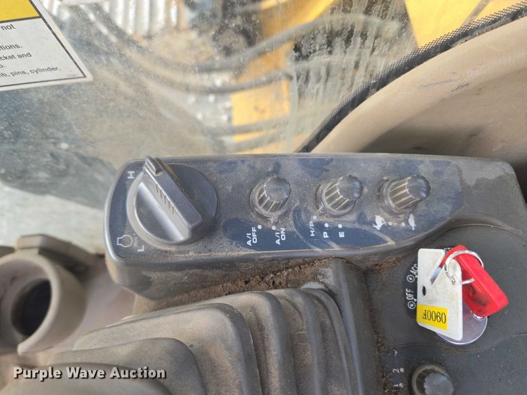 image for item EG8224 2009 John Deere 200D LC excavator