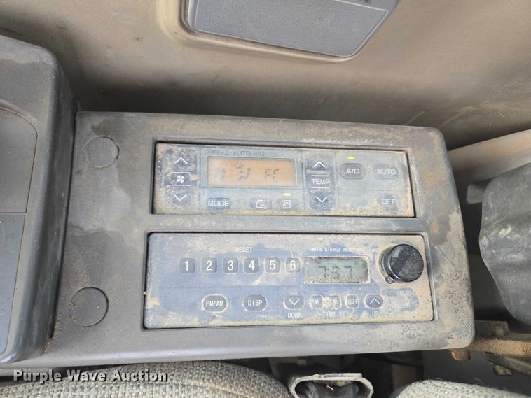 image for item EG8224 2009 John Deere 200D LC excavator