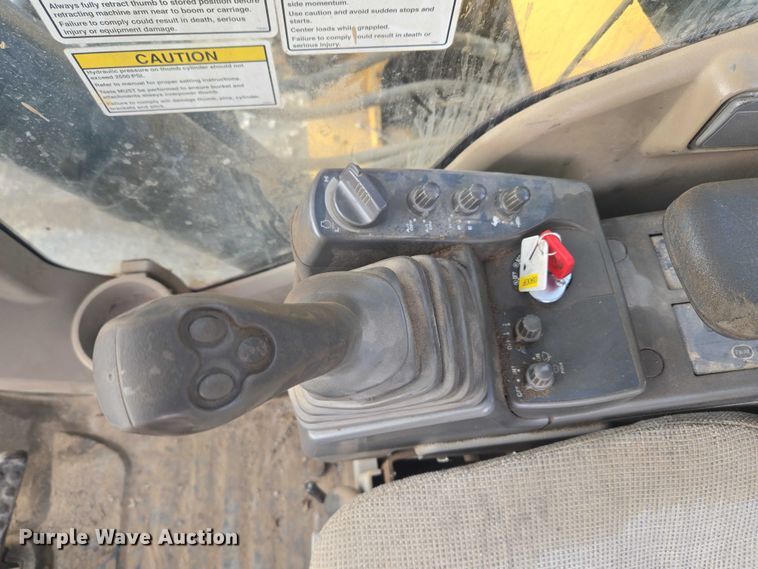 image for item EG8224 2009 John Deere 200D LC excavator