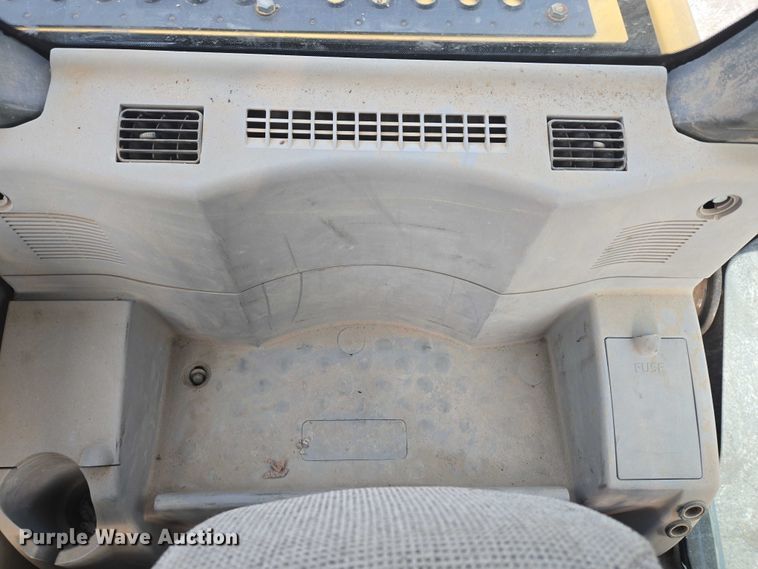 image for item EG8224 2009 John Deere 200D LC excavator