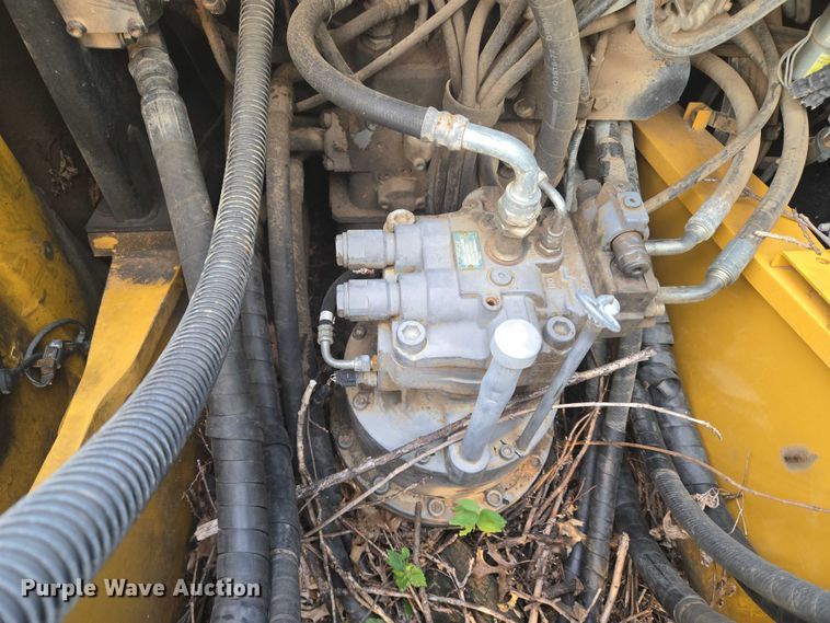 image for item EG8224 2009 John Deere 200D LC excavator