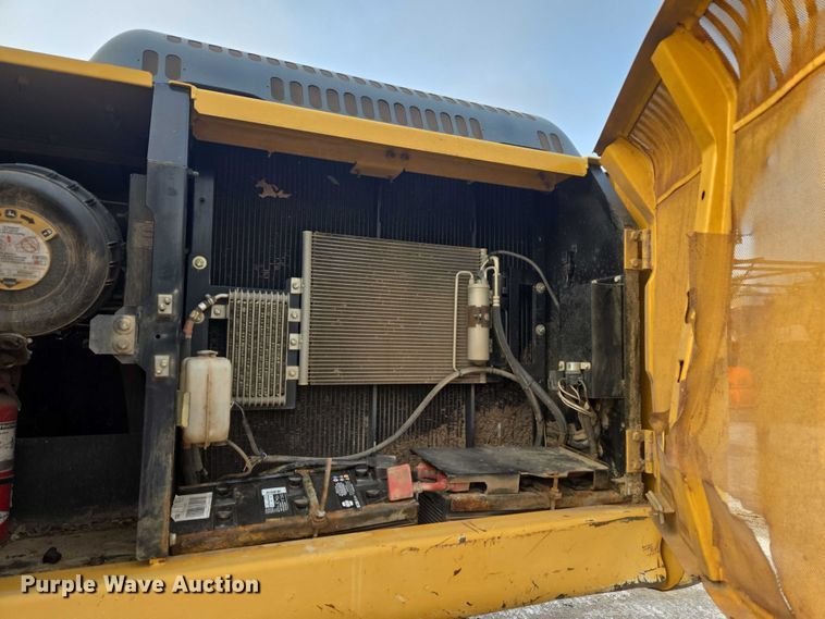 image for item EG8224 2009 John Deere 200D LC excavator