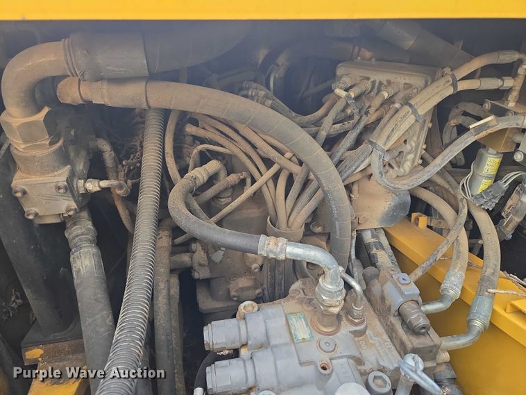 image for item EG8224 2009 John Deere 200D LC excavator