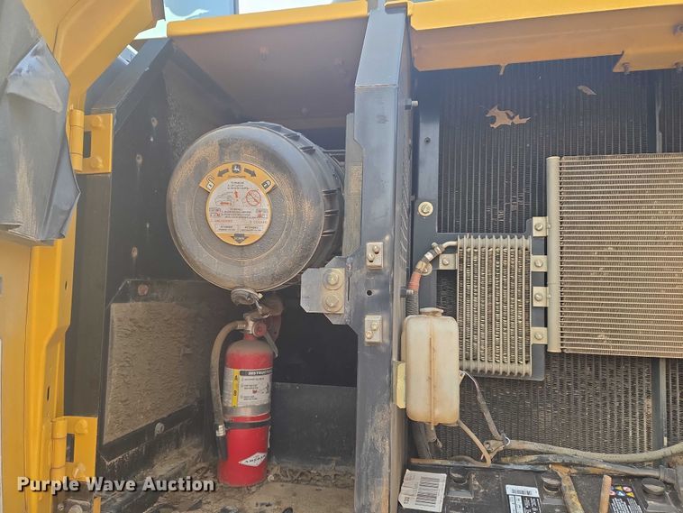 image for item EG8224 2009 John Deere 200D LC excavator