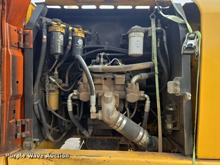 image for item EG8224 2009 John Deere 200D LC excavator