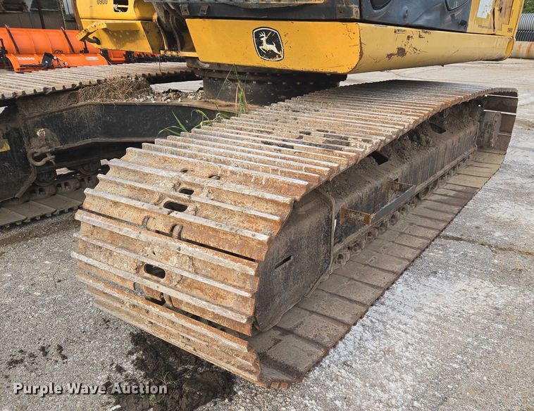 image for item EG8224 2009 John Deere 200D LC excavator