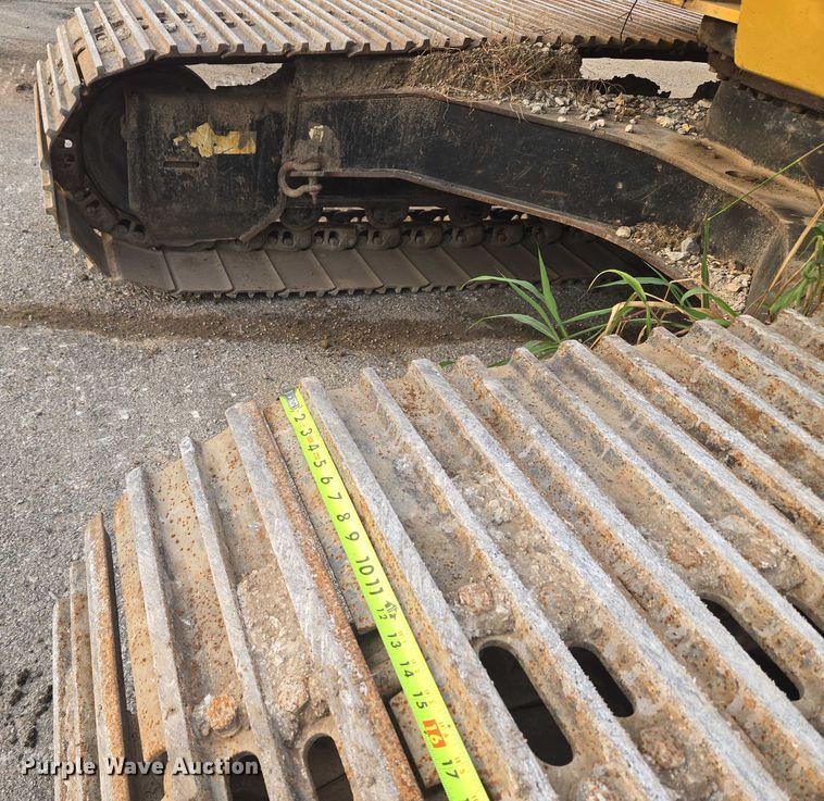 image for item EG8224 2009 John Deere 200D LC excavator