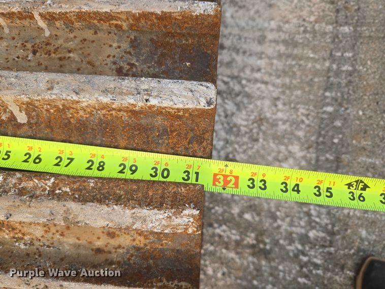 image for item EG8224 2009 John Deere 200D LC excavator