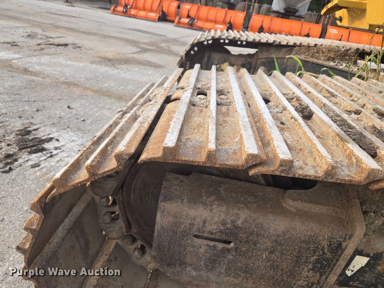 image for item EG8224 2009 John Deere 200D LC excavator