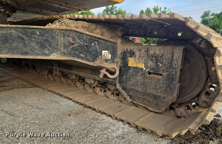 image for item EG8224 2009 John Deere 200D LC excavator