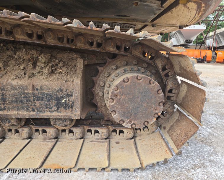 image for item EG8224 2009 John Deere 200D LC excavator