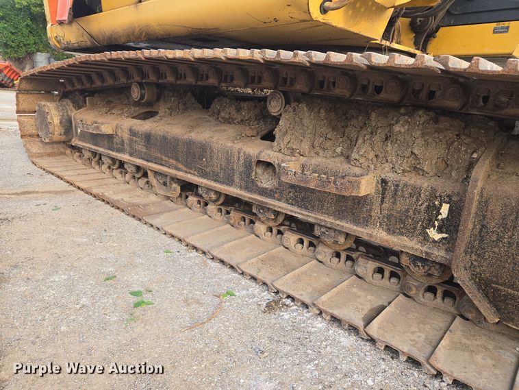 image for item EG8224 2009 John Deere 200D LC excavator