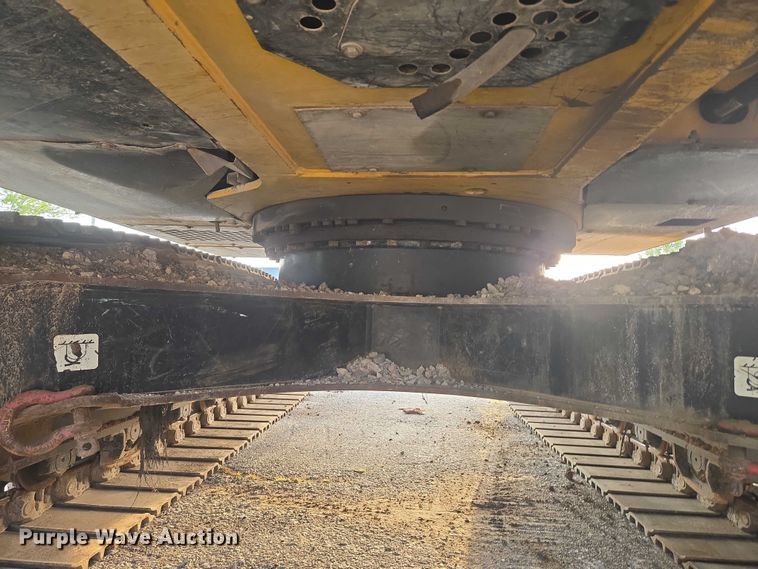 image for item EG8224 2009 John Deere 200D LC excavator