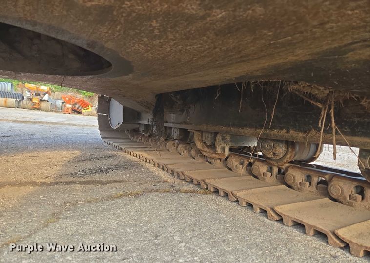 image for item EG8224 2009 John Deere 200D LC excavator