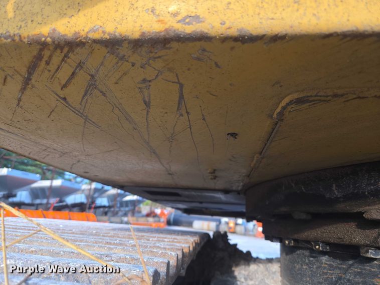 image for item EG8224 2009 John Deere 200D LC excavator