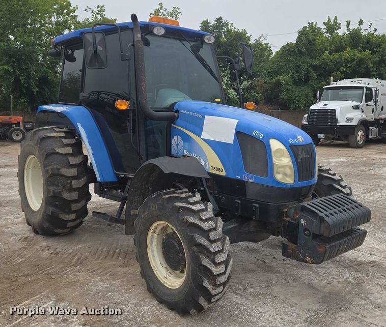 image for item EG8229 2010 New Holland T5060 MFWD tractor