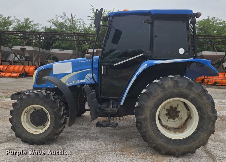 image for item EG8229 2010 New Holland T5060 MFWD tractor